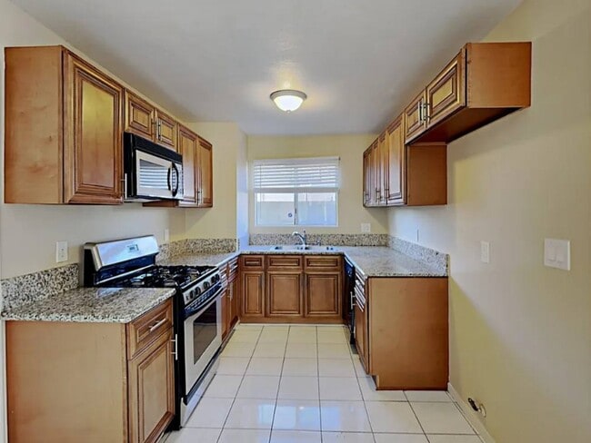 Building Photo - 13405 Bixler Ave
