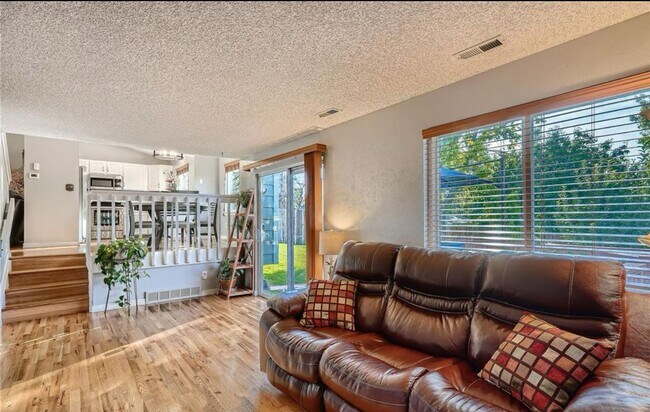 Building Photo - Incredible Tri-level home in Cherry Creek ...