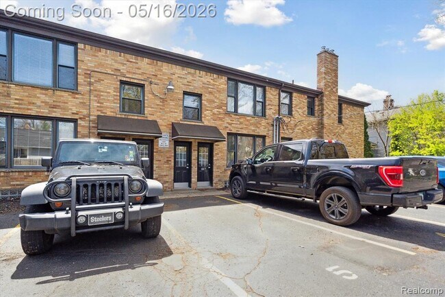 Building Photo - 617 E Lincoln Ave
