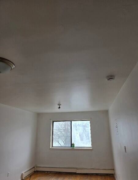 Building Photo - 108-13 49th Ave