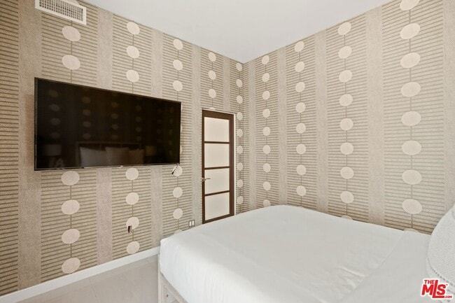 Building Photo - 8435 Franklin Ave