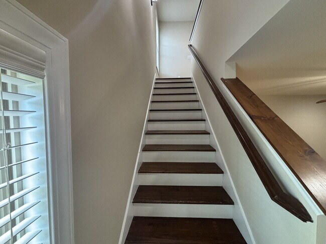 Building Photo - Spacious 3-Bed 2.5 Bath Townhome for Rent in Algood