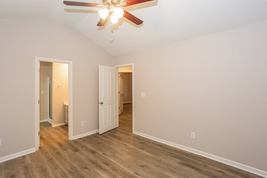 Building Photo - 5902 Shining Oak Ln
