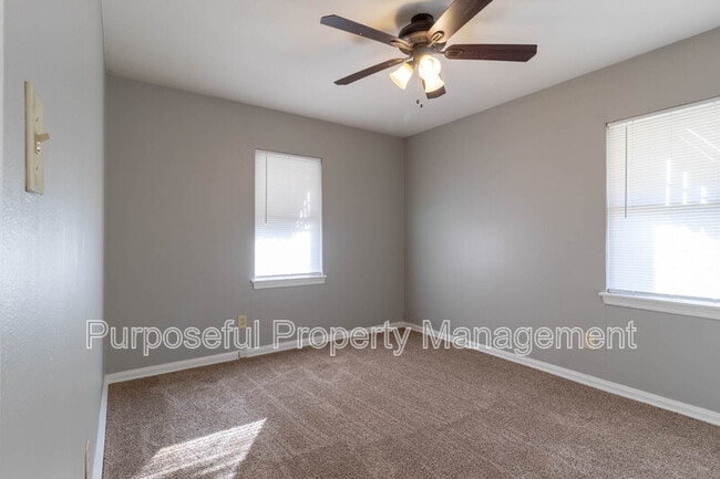 Building Photo - 3808 N Drexel Blvd