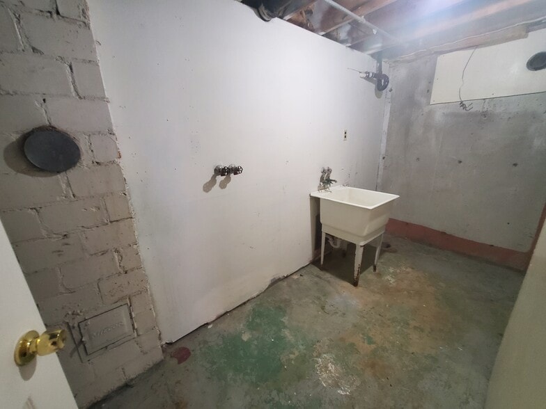 Building Photo - 630 Tendoy Dr