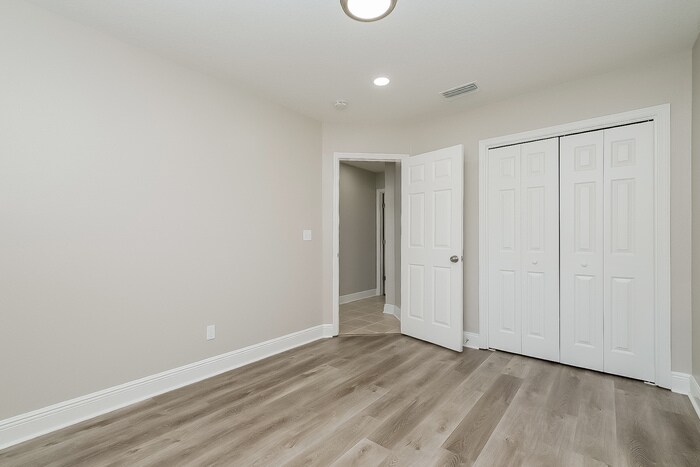 Building Photo - 2614 Vinedale Ave