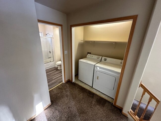 Building Photo - Large 3BR 2Bath Home with balcony availabl...