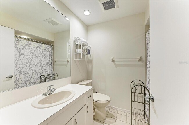 Building Photo - 3946 Wilshire Cir E