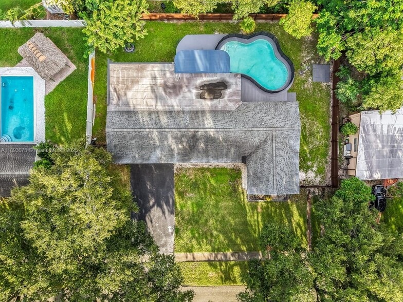 Building Photo - 740 Beachwood Ln