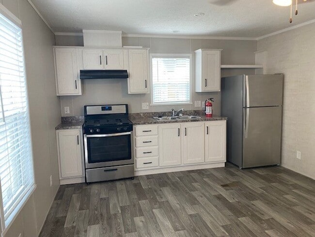 Building Photo - Lot 10