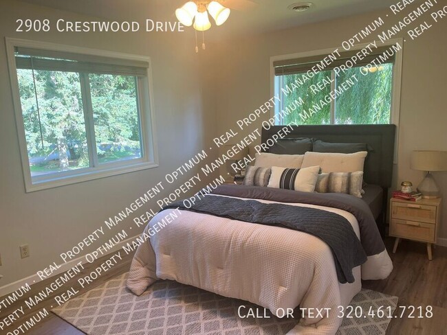 Building Photo - 2908 Crestwood Dr NE