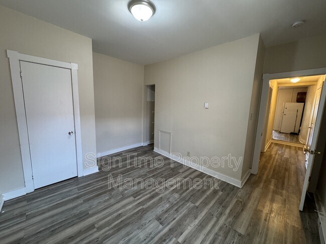 Building Photo - 40 E Washington St