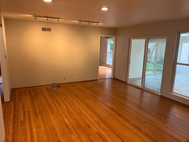 Building Photo - 1138 London Ave