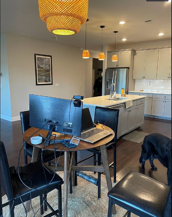 Building Photo - "Charming 3-Bedroom Retreat with 2 Baths and 1944 Sq. Ft. and fenced yard