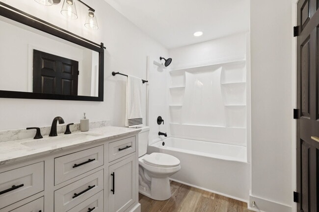 Building Photo - 934 Old Rome Pike