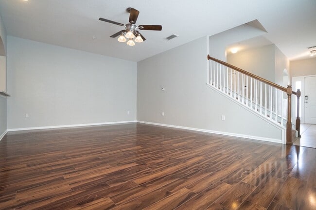 Building Photo - Beautiful 3/2.5 Townhome in gated communit...