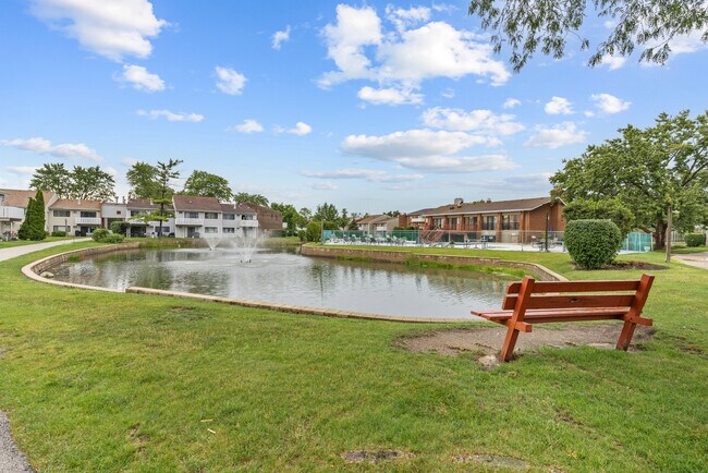 Building Photo - 3100 Bayside Dr