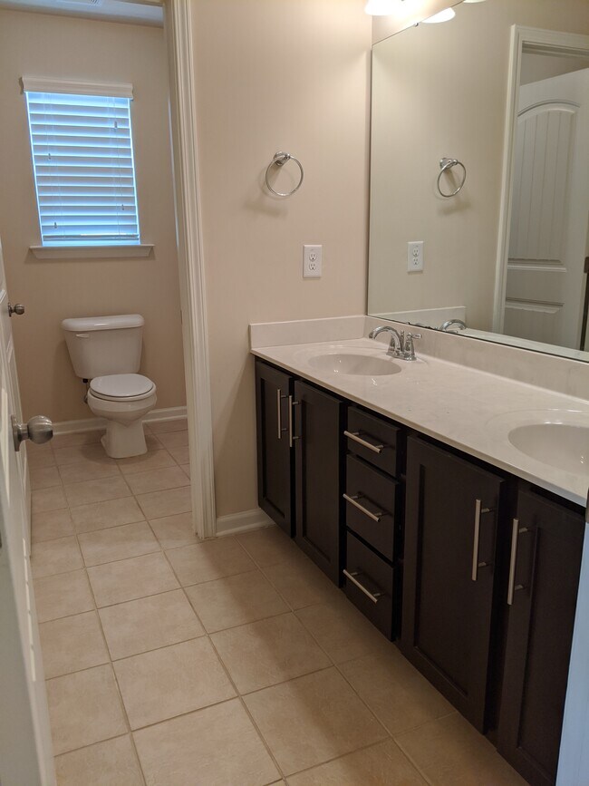 Building Photo - 1166 Alsace Dr