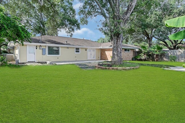 Building Photo - 5623 Cerritos Dr