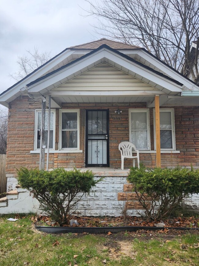 Building Photo - Newly Renovated West Side Single Family Home