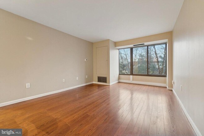 Building Photo - 2001 Hamilton St