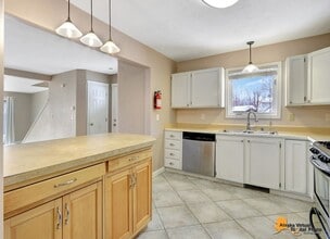 Building Photo - Spacious East Anchorage Home with Yard & Garage!