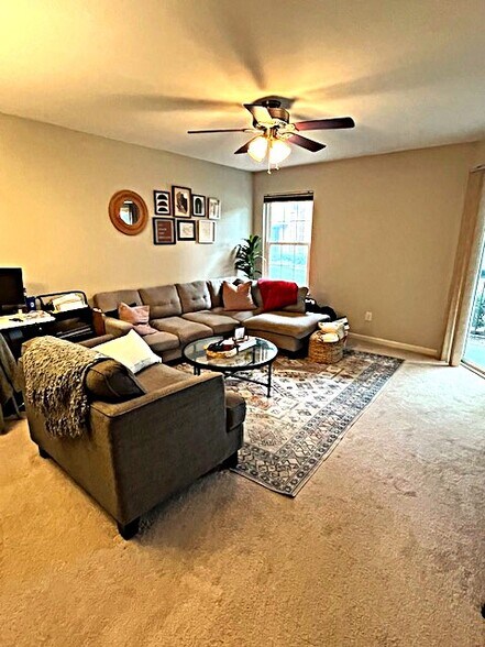 Living Room 4 - 3307 Wyndham Cir