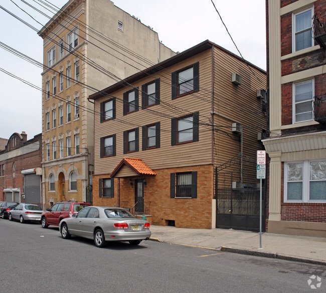 Building Photo - 20-22 Madison St