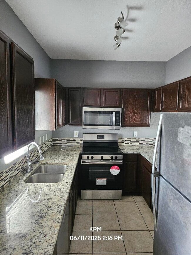Building Photo - 1109 Colonial Palms Way