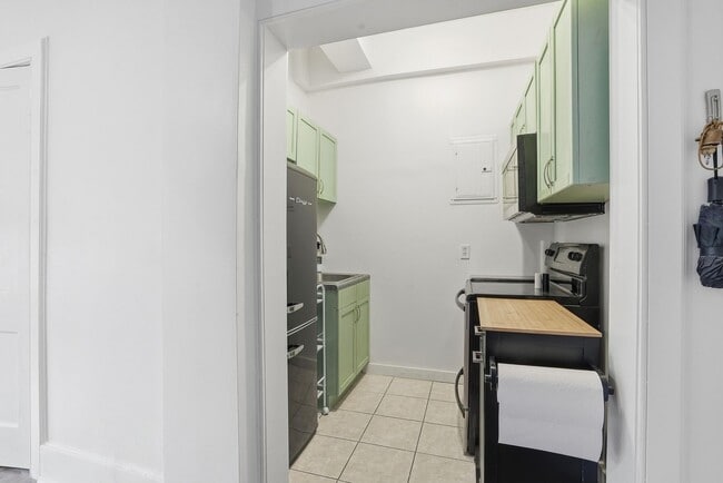 Building Photo - Studio off of Forsyth Park in Historic Downtown Savannah!