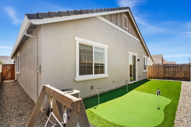 Building Photo - 1305 Swallowtail Dr
