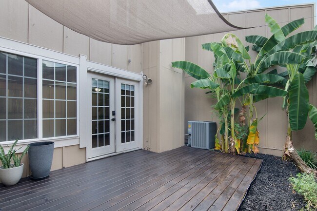 Building Photo - 11681 Village Pl Dr