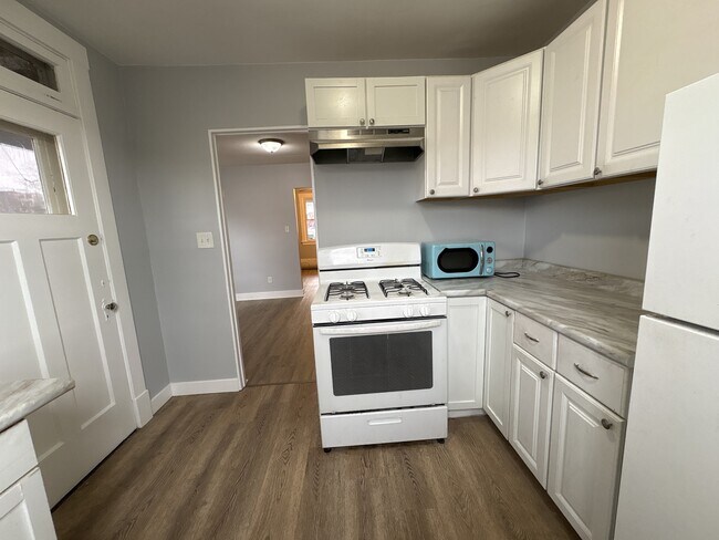 Building Photo - 2932 Pyramid Ave