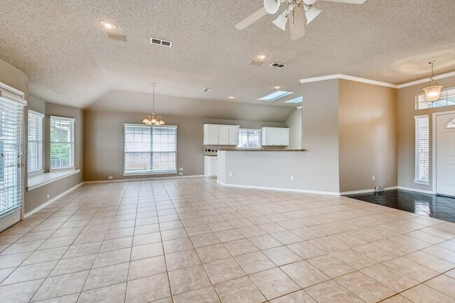 Building Photo - 5930 River Bend Dr