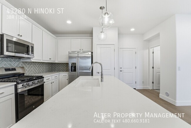 Building Photo - 43280 N Hinoki St