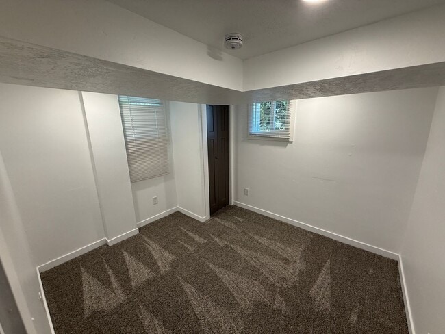 Building Photo - Newley renovated 4 bedroom home!