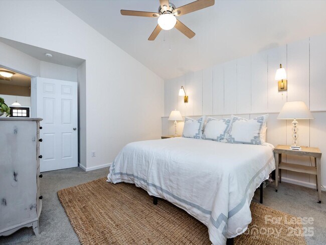 Building Photo - 7731 Ivy Hollow Dr