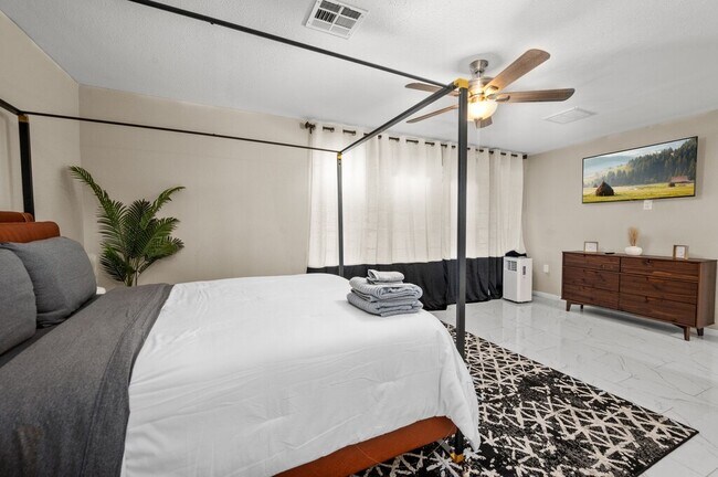 Building Photo - 2504 Ferguson Way