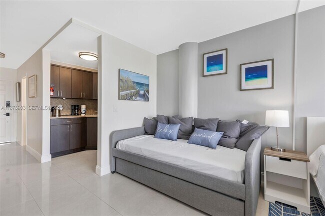 Building Photo - 7904 West Dr