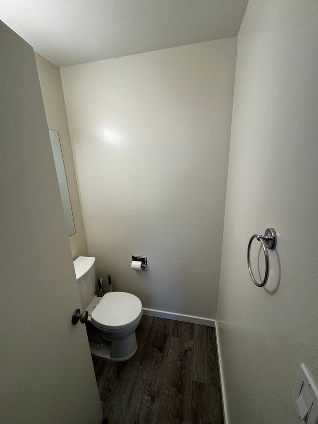 Building Photo - Gorgeous Updated 3-Bedroom Townhome in Pri...