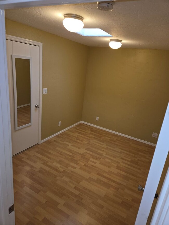 Building Photo - Campbell Duplex: 3 BR 1 BA with Garage & W...
