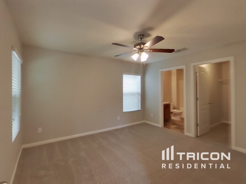 Building Photo - 8675 Julia Marie Cir