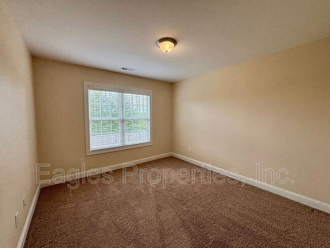 Building Photo - 114 Quail Hollow Dr