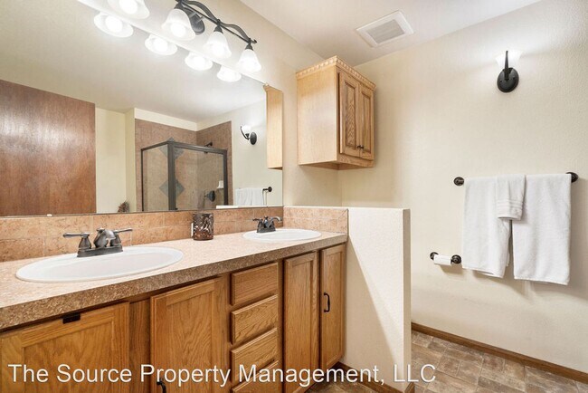 Building Photo - 3 br, 2 bath House - 4403 Cushing Dr