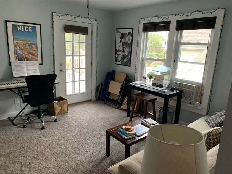 Building Photo - 2727 S Shore Dr