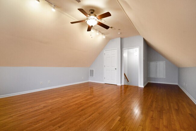 Building Photo - Pet Friendly Three Bedroom with Bonus!
