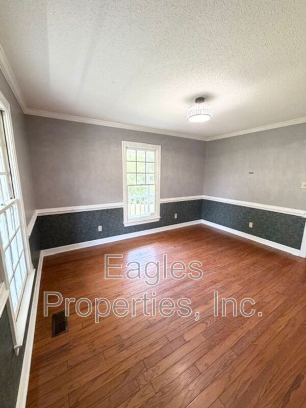Building Photo - 100 Lakeshore Ct
