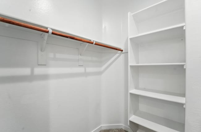 Building Photo - *Like Brand New Luxurious Modern 3 Bedroom 2 Bath Townhome in Warner Meadows!**