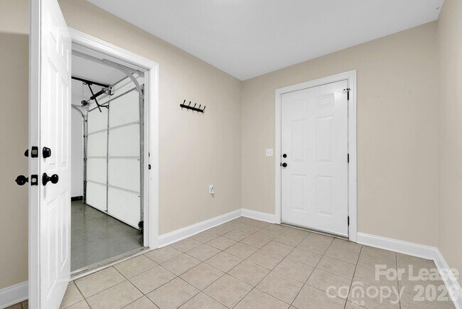 Building Photo - 163 Forest Ridge Rd