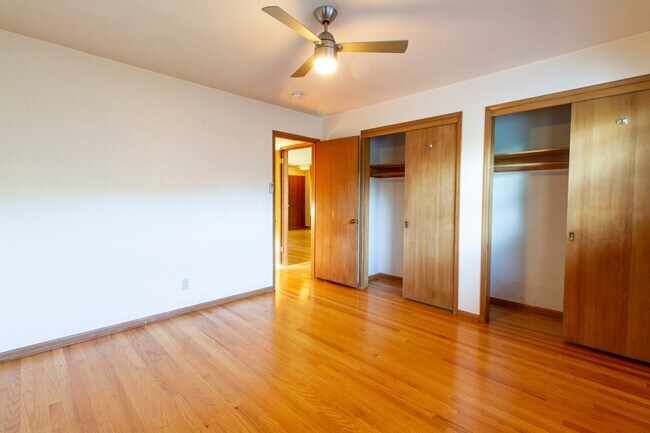 Building Photo - Fantastic SE Portland Home with Parking, Hardwoods, Charming Character, and Large Patio